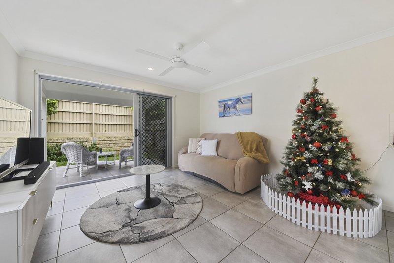 Photo - 27/20 Eminence Lane, Bridgeman Downs QLD 4035 - Image 3