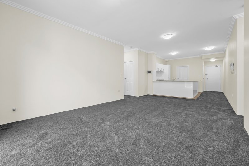 Photo - 27/20 Fourth Avenue, Blacktown NSW 2148 - Image 4