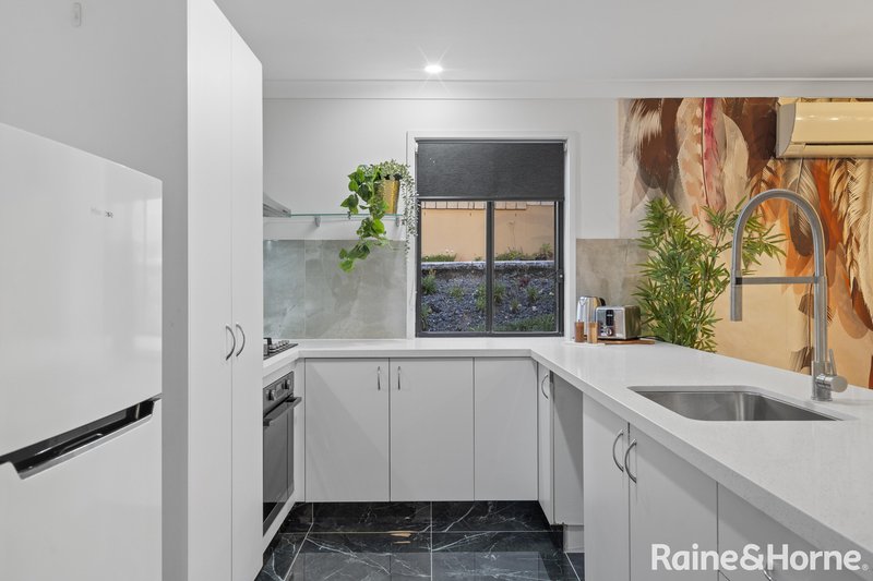 Photo - 27/24 Amsonia Court, Arundel QLD 4214 - Image 2