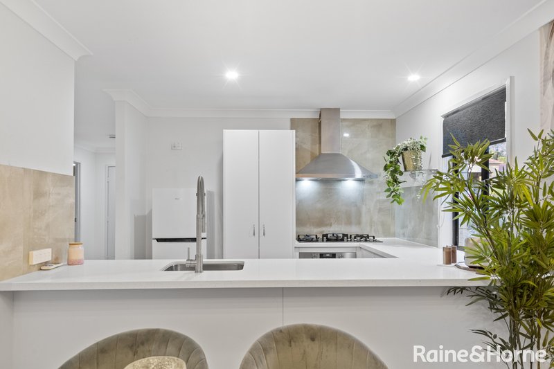 Photo - 27/24 Amsonia Court, Arundel QLD 4214 - Image 3