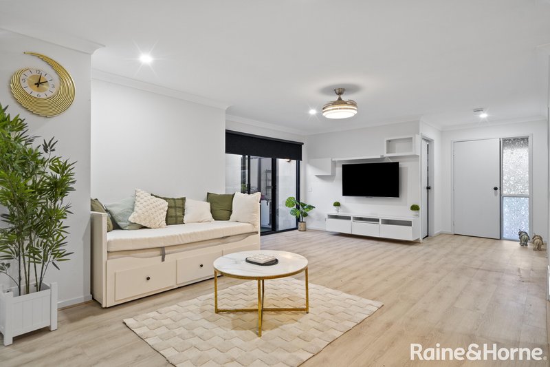 Photo - 27/24 Amsonia Court, Arundel QLD 4214 - Image 4