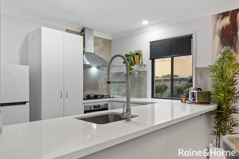 Photo - 27/24 Amsonia Court, Arundel QLD 4214 - Image 5