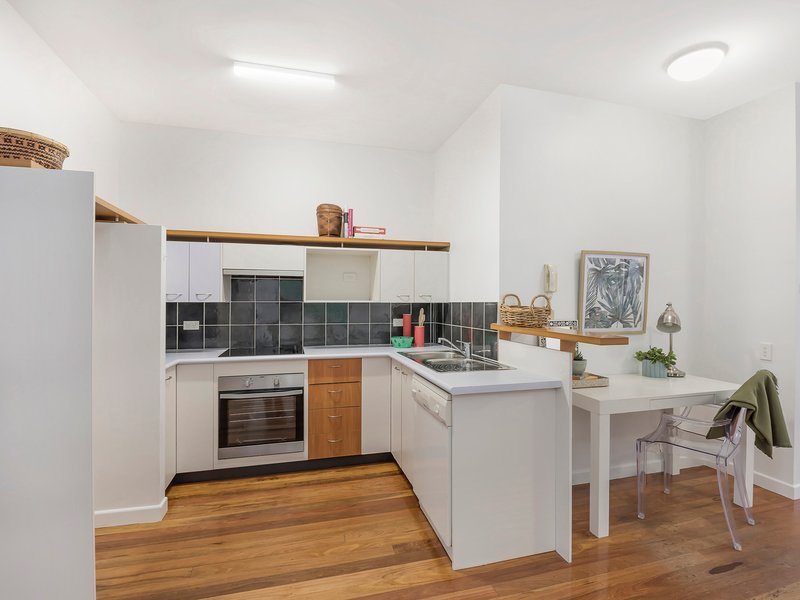 Photo - 27/27 Ballow Street, Fortitude Valley QLD 4006 - Image 2