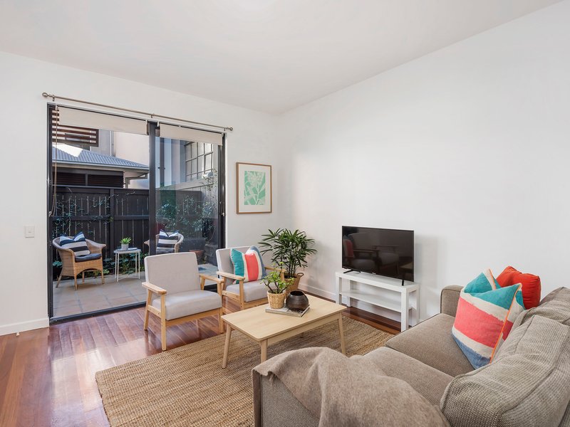 Photo - 27/27 Ballow Street, Fortitude Valley QLD 4006 - Image 3