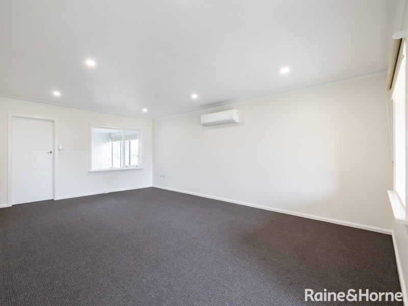 Photo - 273 Brilliant Street, Bathurst NSW 2795 - Image 4