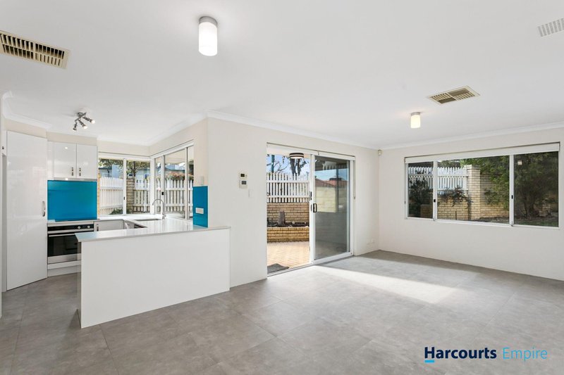 Photo - 273 Grand Promenade, Doubleview WA 6018 - Image 2