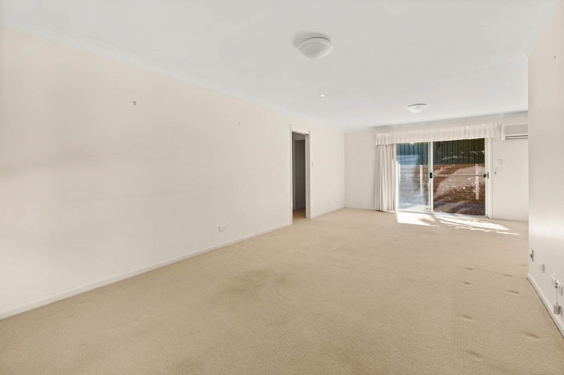 Photo - 2/73 Kenibea Avenue, Kahibah NSW 2290 - Image 3