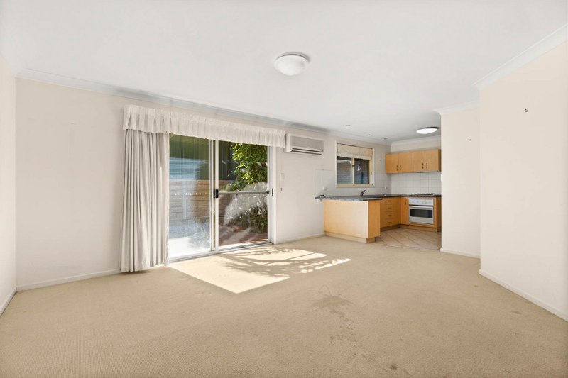 Photo - 2/73 Kenibea Avenue, Kahibah NSW 2290 - Image 4