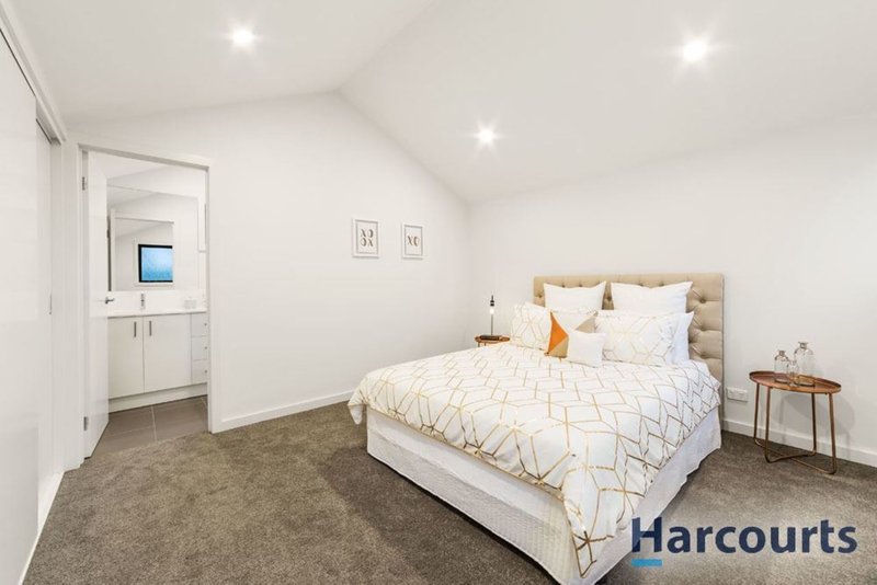 Photo - 2/73 Rachelle Drive, Wantirna VIC 3152 - Image 5