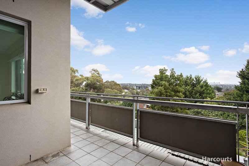 Photo - 27/3 Sovereign Point Court, Doncaster VIC 3108 - Image 2