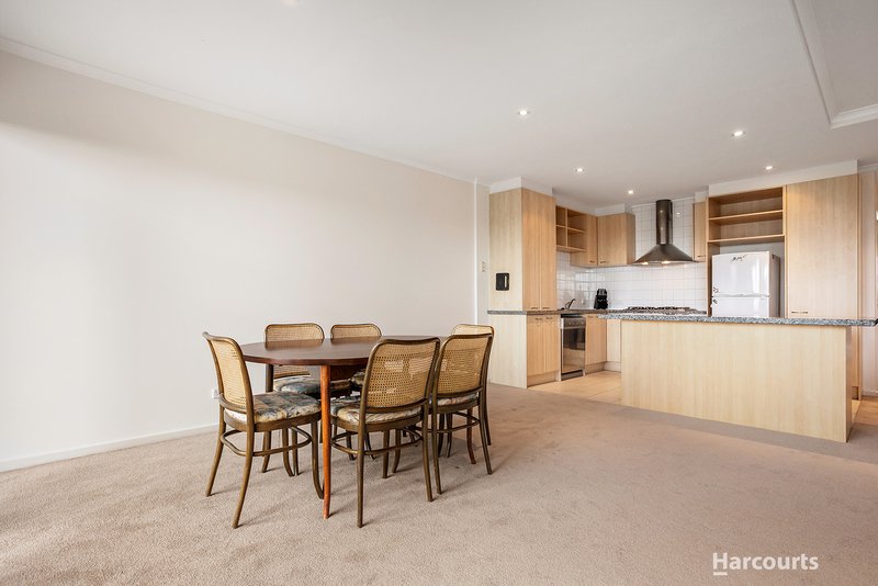 Photo - 27/3 Sovereign Point Court, Doncaster VIC 3108 - Image 3