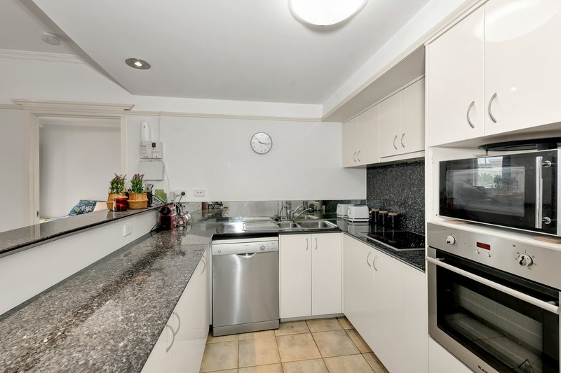 Photo - 2/73 Spence Street, Cairns City QLD 4870 - Image 2