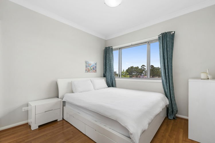 Photo - 2/73 Woodpark Road, Merrylands NSW 2160 - Image 5