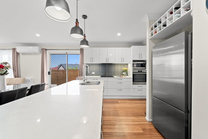 Photo - 27/30 Lindeman Place, Eight Mile Plains QLD 4113 - Image 3