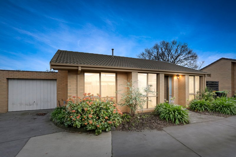 Photo - 2/737 Heatherton Road, Springvale VIC 3171 - Image 1
