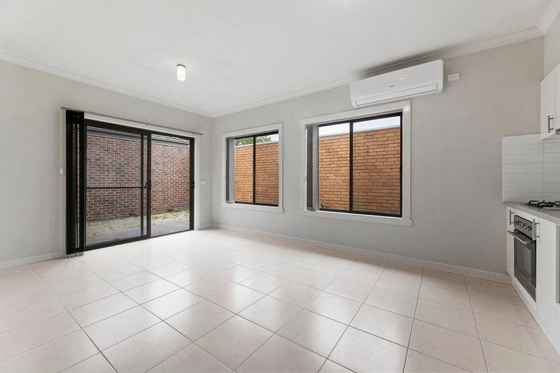 Photo - 2/74 Cyprus Street, Lalor VIC 3075 - Image 6