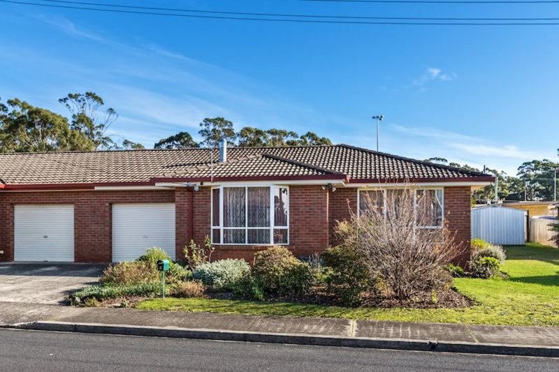 Photo - 2/74 Valley Road, Devonport TAS 7310 - Image 2