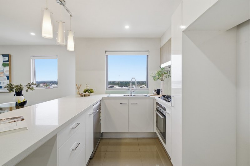 Photo - 2745/1-5 Cremin Street, Upper Mount Gravatt QLD 4122 - Image 2