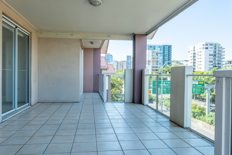 Photo - 275 Shafston Ave , Kangaroo Point QLD 4169 - Image 6