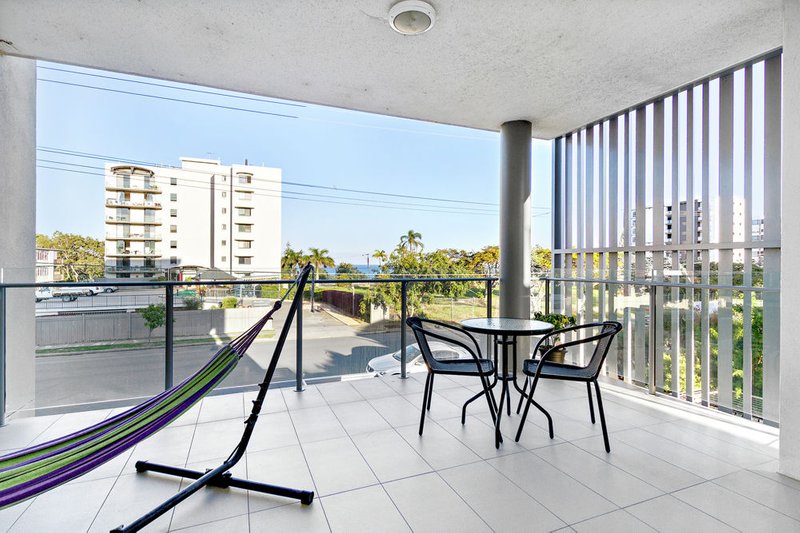 Photo - 2/75 Sutton Street, Redcliffe QLD 4020 - Image 5