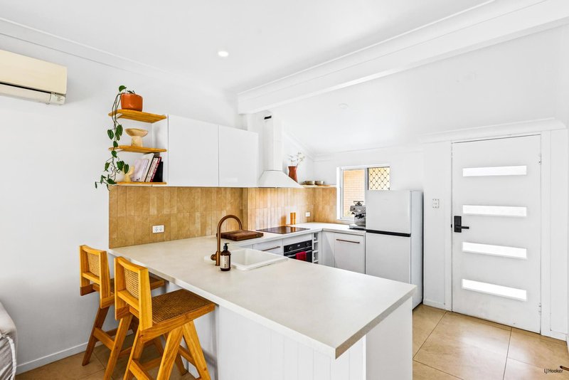 Photo - 2/76 Dutton Street, Coolangatta QLD 4225 - Image 2