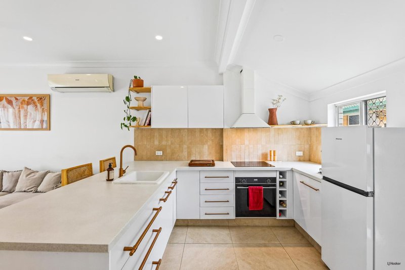 Photo - 2/76 Dutton Street, Coolangatta QLD 4225 - Image 9
