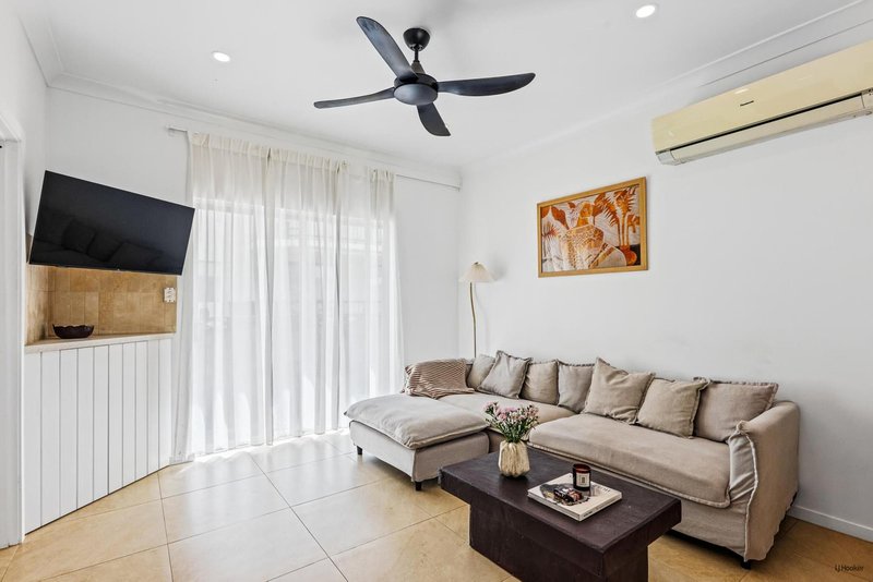 Photo - 2/76 Dutton Street, Coolangatta QLD 4225 - Image 12