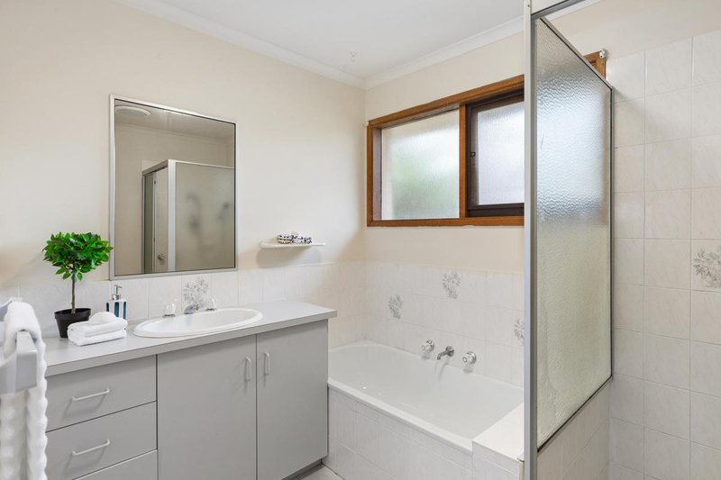 Photo - 2/76 Eley Road, Burwood VIC 3125 - Image 6