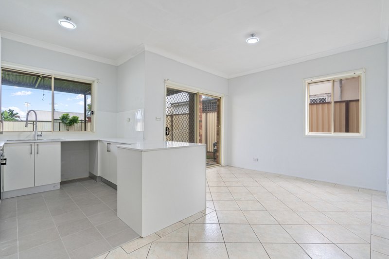 Photo - 2/76 Orchardleigh Street, Yennora NSW 2161 - Image 3