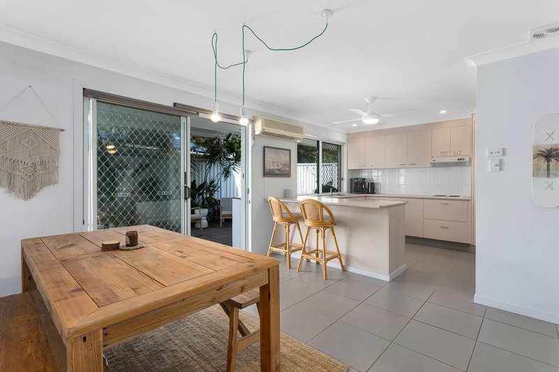 Photo - 2/76 Treeview Drive, Burleigh Waters QLD 4220 - Image 3