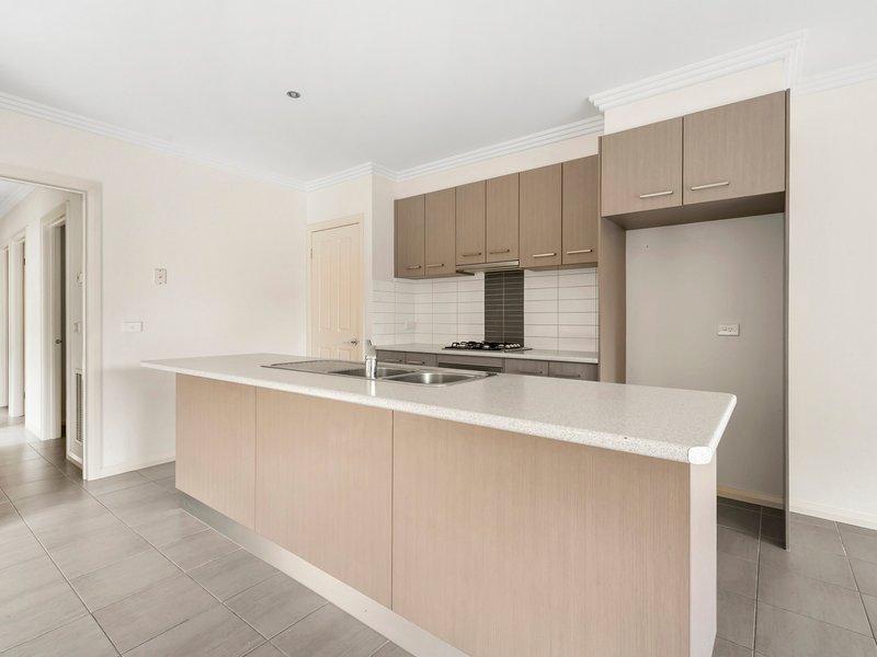 Photo - 2/76 Westmeadows Lane, Truganina VIC 3029 - Image 4