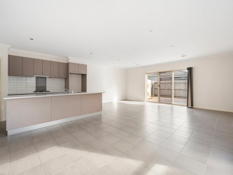 Photo - 2/76 Westmeadows Lane, Truganina VIC 3029 - Image 6