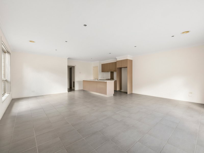 Photo - 2/76 Westmeadows Lane, Truganina VIC 3029 - Image 7
