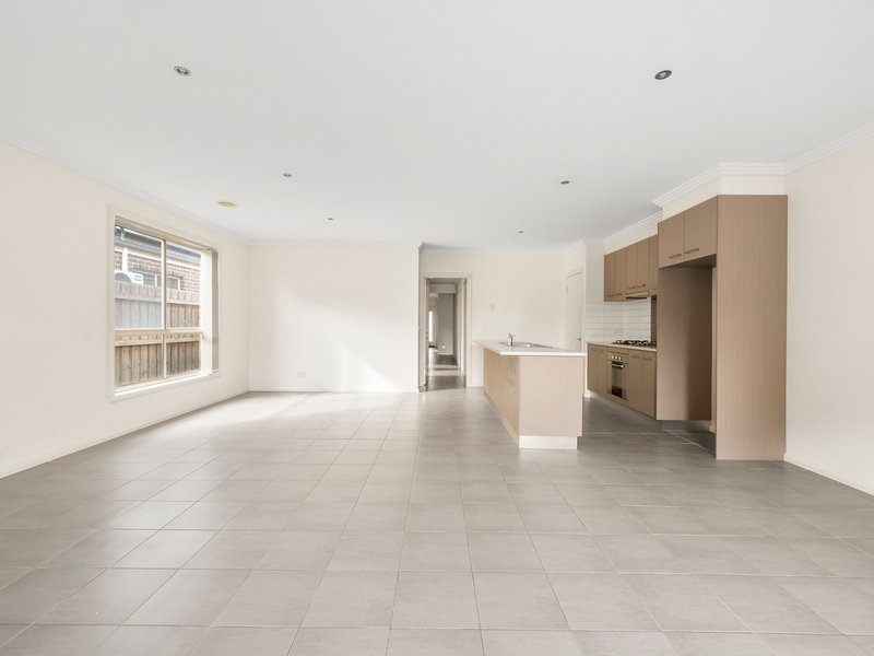 Photo - 2/76 Westmeadows Lane, Truganina VIC 3029 - Image 8