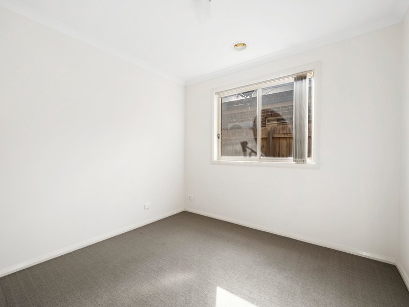Photo - 2/76 Westmeadows Lane, Truganina VIC 3029 - Image 10
