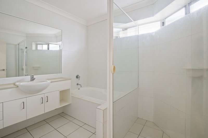 Photo - 2/760 Pacific Parade, Currumbin QLD 4223 - Image 8