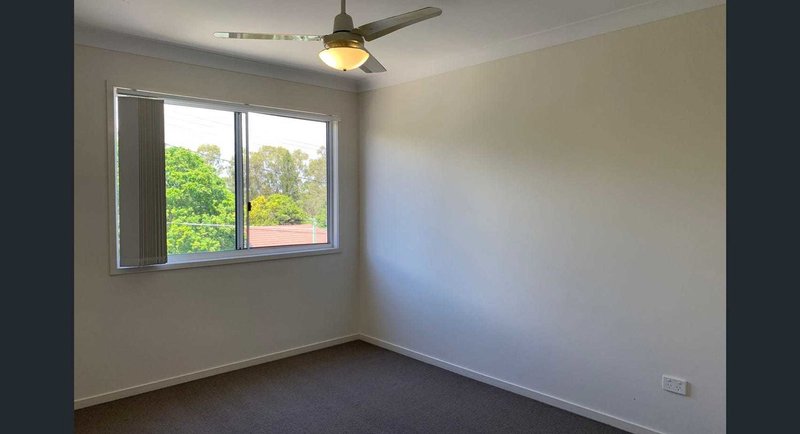 Photo - 2/77 Haylock Street, Wynnum QLD 4178 - Image 6