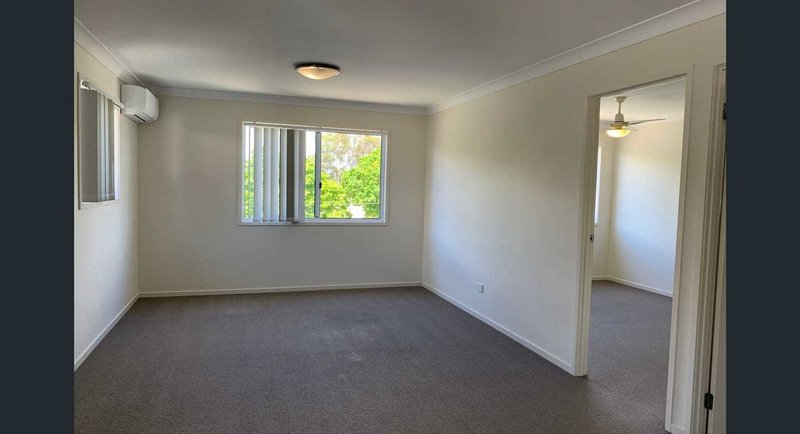 Photo - 2/77 Haylock Street, Wynnum QLD 4178 - Image 3