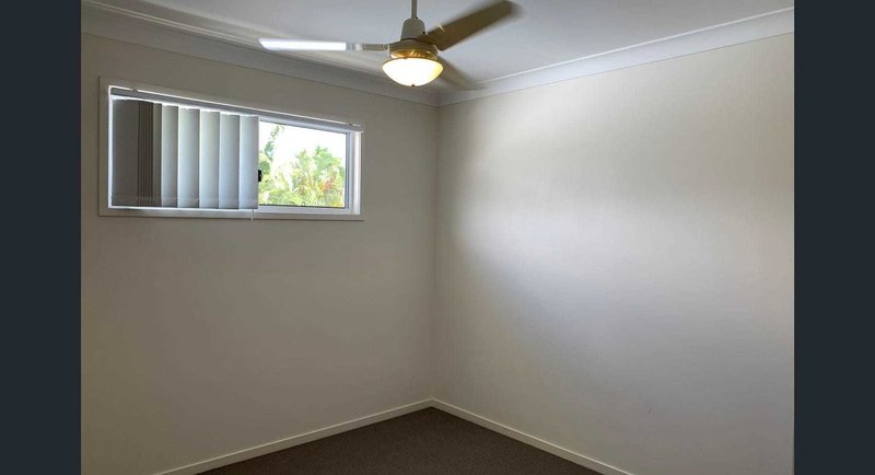 Photo - 2/77 Haylock Street, Wynnum QLD 4178 - Image 4