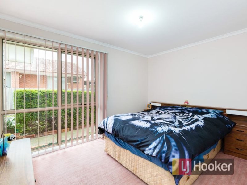 Photo - 2/77 Oaktree Drive, Hampton Park VIC 3976 - Image 8