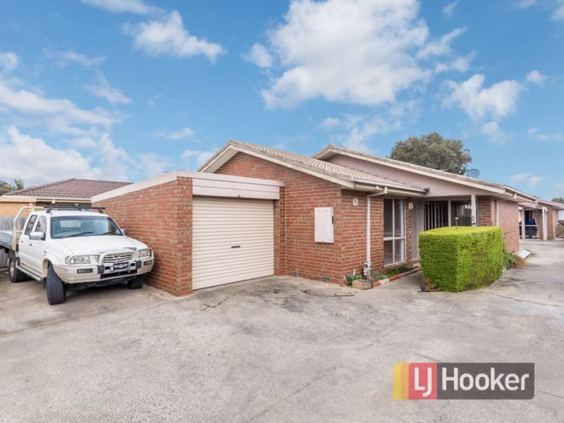 Photo - 2/77 Oaktree Drive, Hampton Park VIC 3976 - Image 10