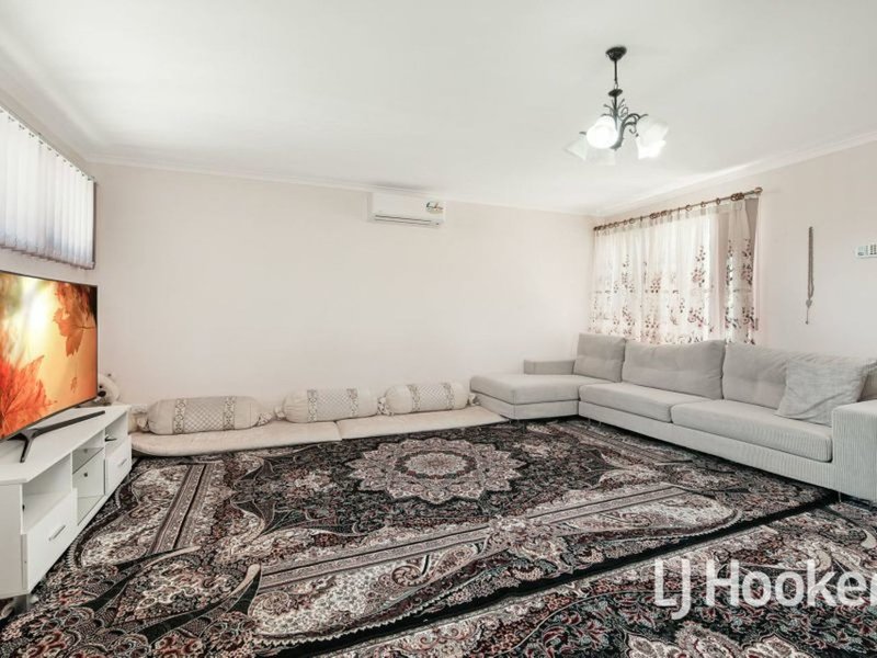 Photo - 2/77 Oaktree Drive, Hampton Park VIC 3976 - Image 6