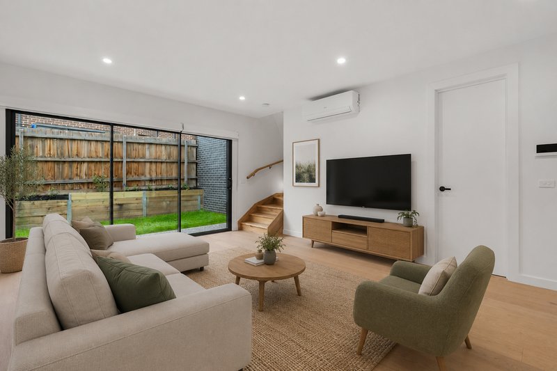 Photo - 2/77 St Vigeons Road, Reservoir VIC 3073 - Image 1