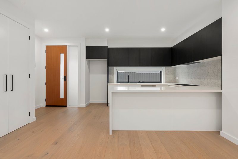 Photo - 2/77 St Vigeons Road, Reservoir VIC 3073 - Image 3