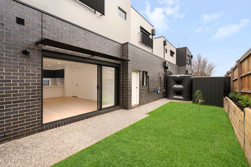 Photo - 2/77 St Vigeons Road, Reservoir VIC 3073 - Image 10