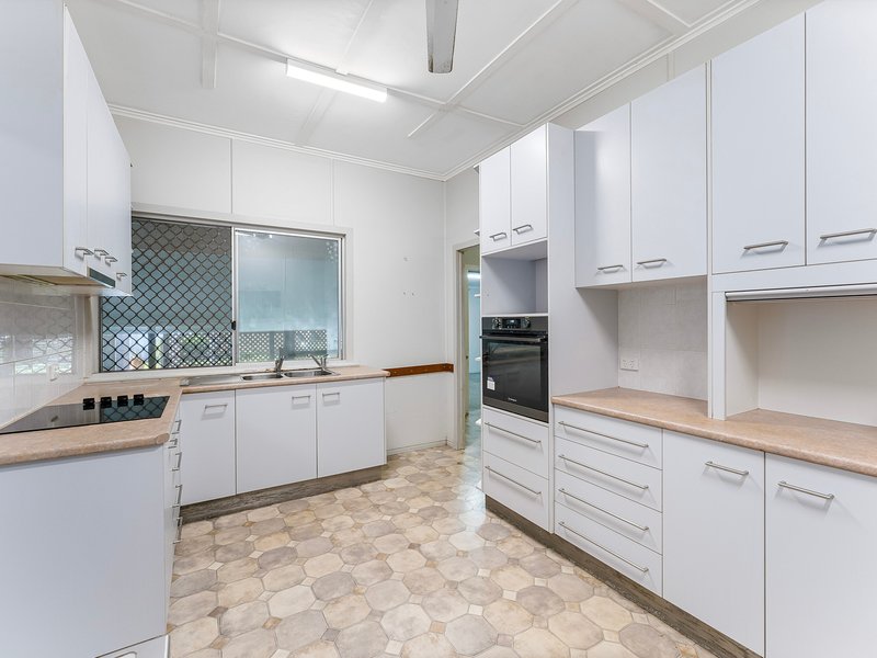 Photo - 277 Walker Street, Maryborough QLD 4650 - Image 2