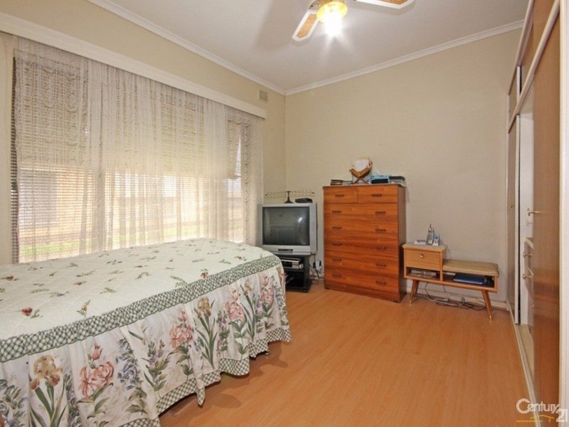 Photo - 2/77 Wattlebury Road, Lower Mitcham SA 5062 - Image 3