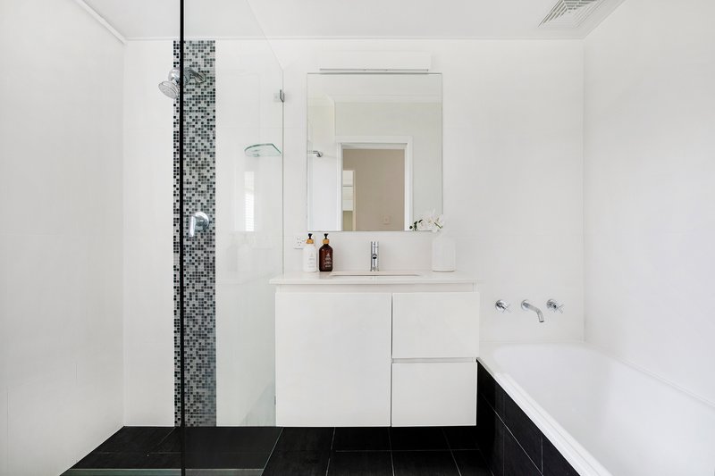 Photo - 27/8 Bortfield Drive, Chiswick NSW 2046 - Image 7