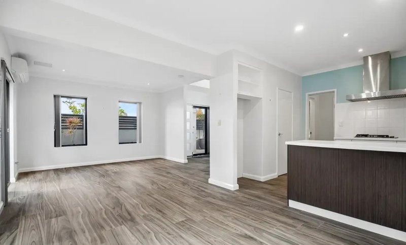 Photo - 2/78 Parkin Street, Rockingham WA 6168 - Image 7