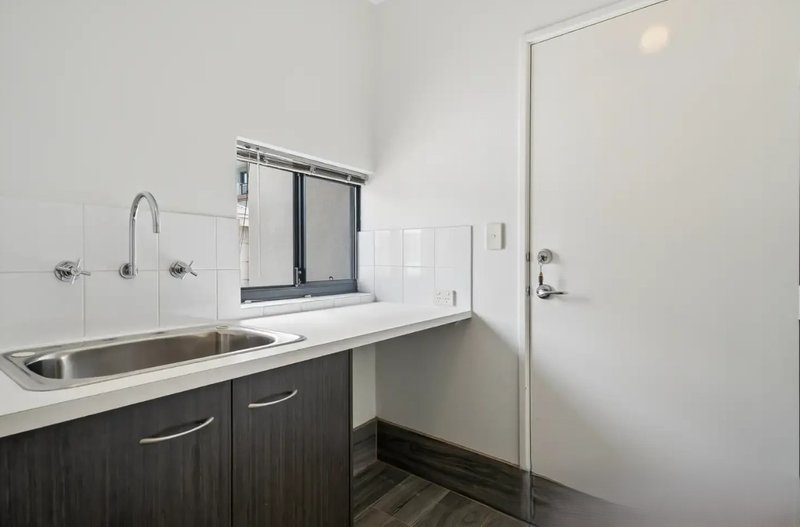 Photo - 2/78 Parkin Street, Rockingham WA 6168 - Image 8